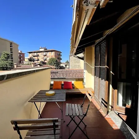 Grande In Area Storica Di Apartment *