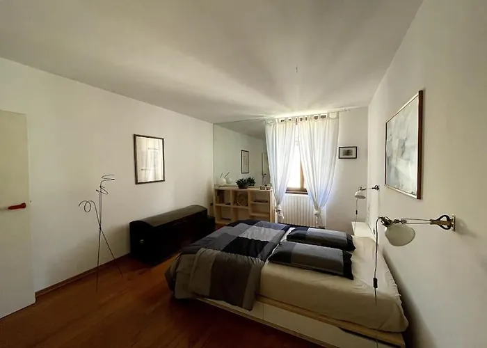 Grande In Area Storica Di Apartment *