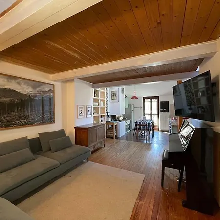 Grande In Area Storica Di *